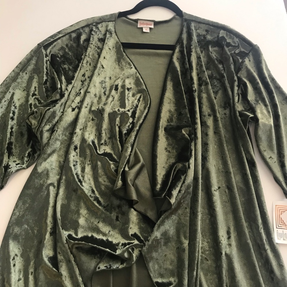 Medium Velvet Shirley